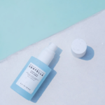 سرم آبرسان اسکین 1004 ماداگاسکار سنتلا مدل Hyalu-Cica Blue Serum حجم 30 میلی