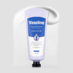 مراقبت از پوست پا با کرم مرطوب‌کننده وازلین مدل Deep Moisture حجم 60 میلی